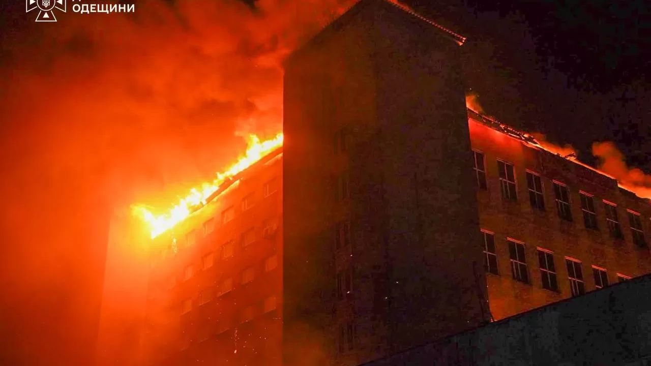 Пожежа в Одесі на місці атаки РФ / Фото: ДСНС