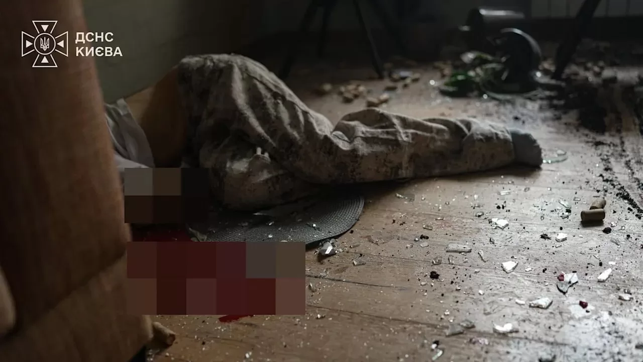 Aftermath of a Russian UAV strike on an apartment in a high-rise residential building in Kyiv, where a 14-year-old Israeli citizen was killed / Photo: State Emergency Service of Ukraine