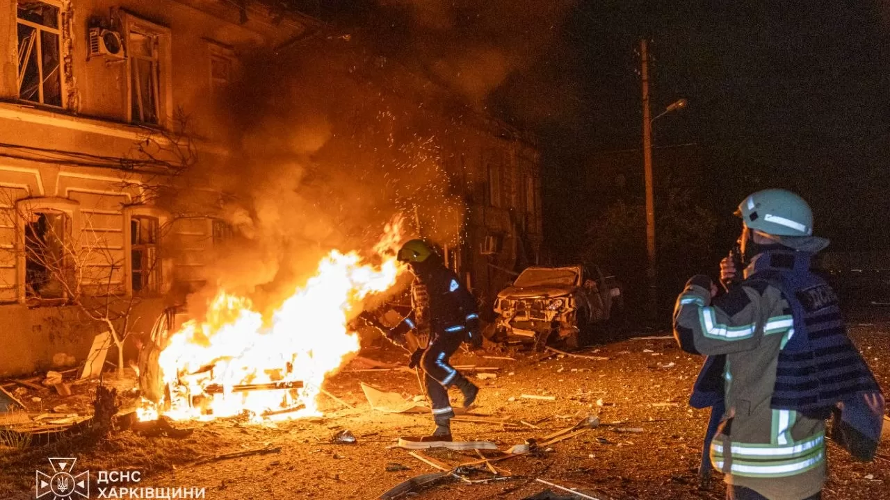 Після атаки БпЛА у Харкові виникли три осередки пожеж / Фото: ДСНС