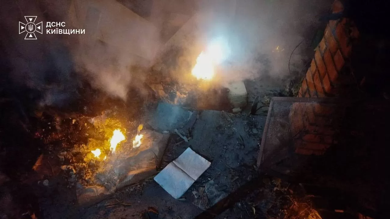 Зеленський заявив про двох загиблих і 14 поранених після нічних ударів РФ / Фото: ДСНС