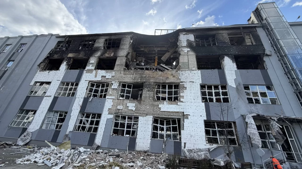 COSMONOVA переносить і відновлює сервіси після руйнування дата-центру / Фото: Data center & telecom services Cosmonova