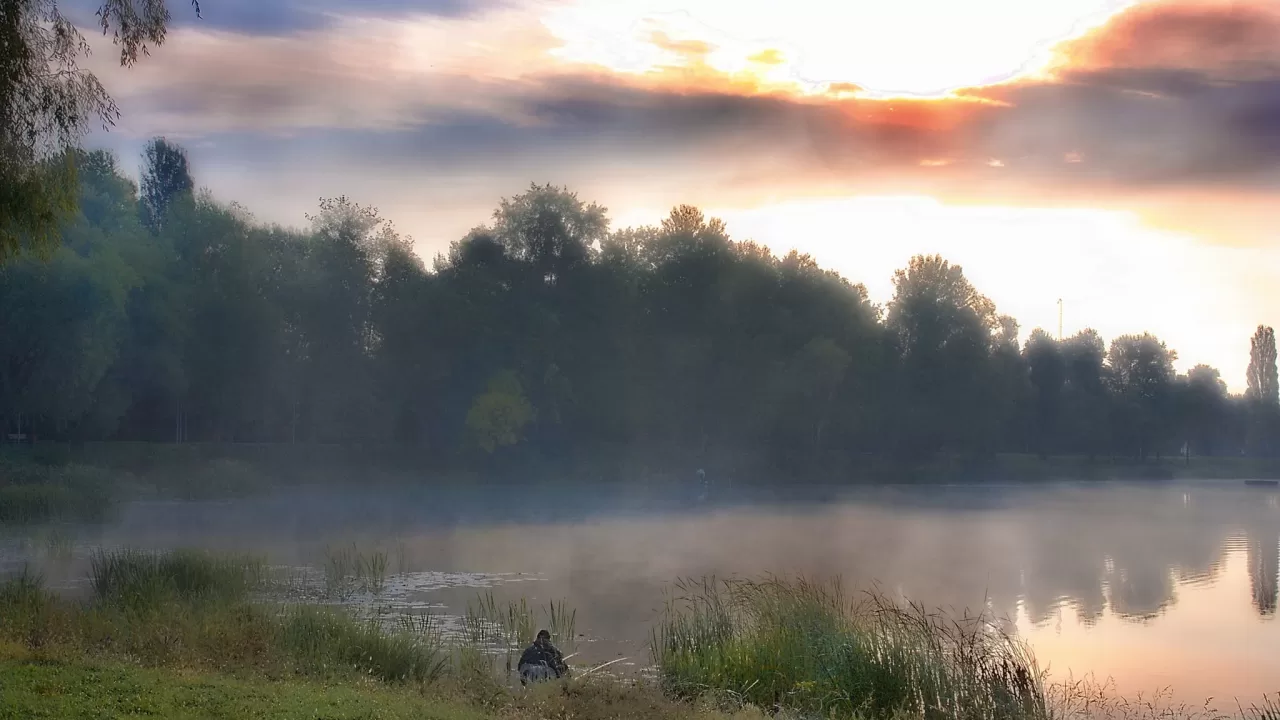 Ранок дарує яскравий новий день. Київ. Оболонь (27.09.2026) / Фото: Facebook Виктор Пегета
