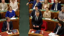 Петер Мадяр під час позачергового пленарного засідання парламенту Угорщини, 28 вересня 2026 року / Фото: Бодей Янош (Telex)