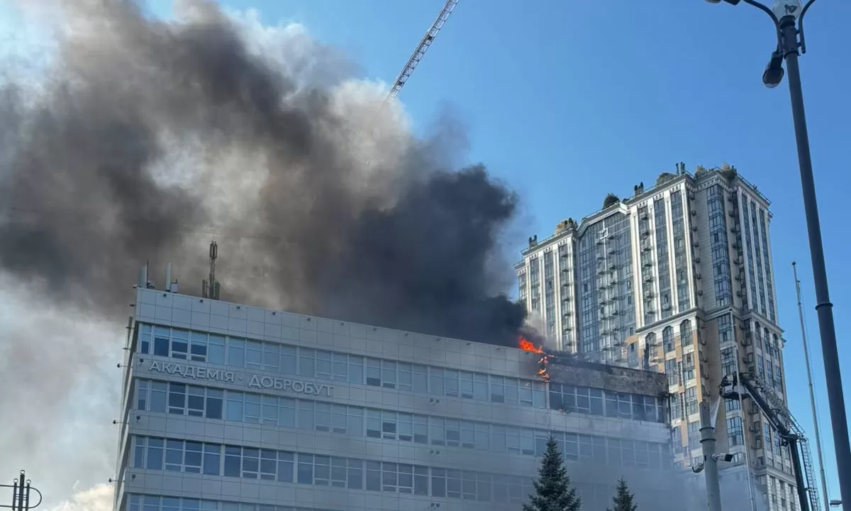 Пожежа у медцентрі "Добробут" / Фото: facebook.com/MCDobrobut