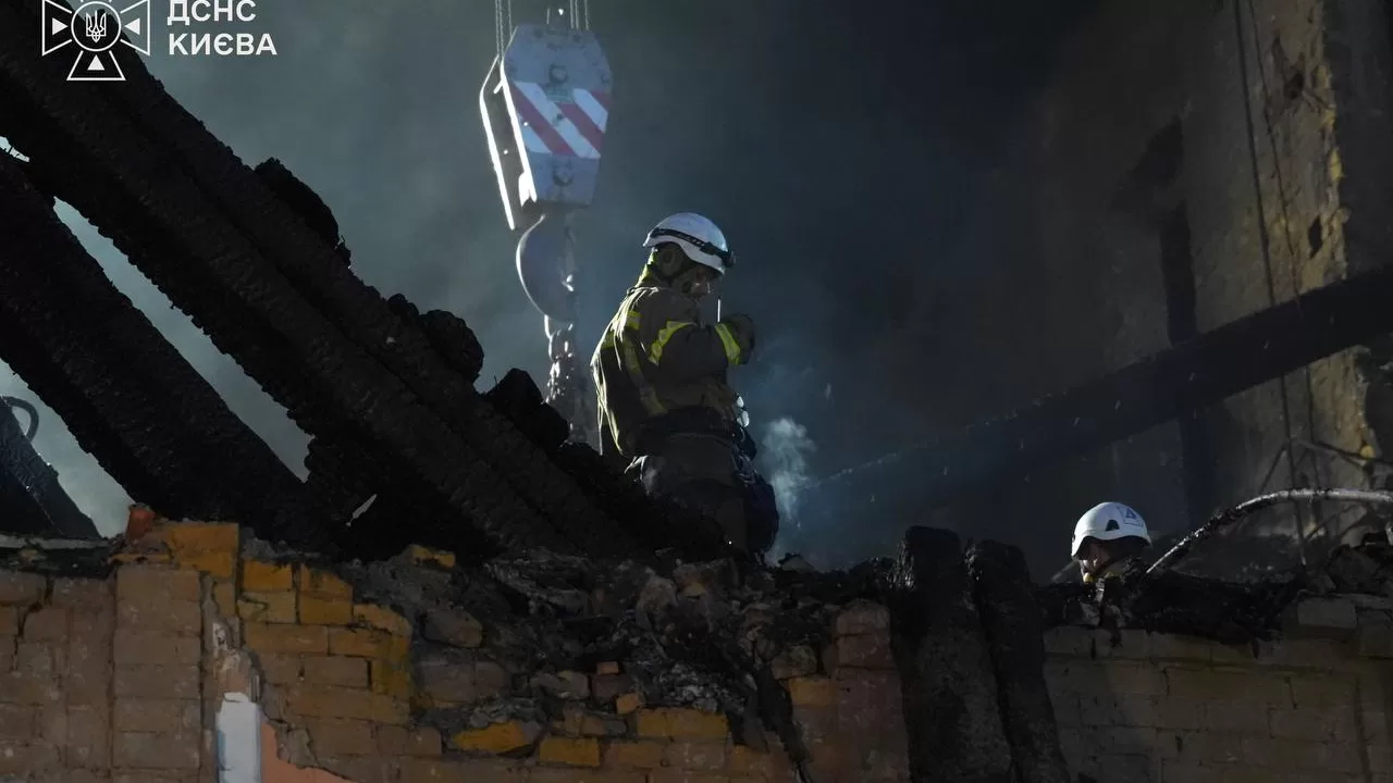 Two people were killed in the strike on the National Academy of Sciences building in Kyiv / Photo: State Emergency Service of Ukraine