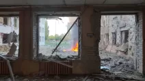 Пошкоджена обстрілом будівля школи в Сумах / Фото: t.me/V_Zelenskiy_official