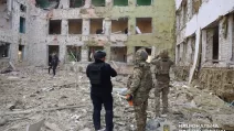 Будівля школи в Сумах після авіаудару / Фото: Нацполіція