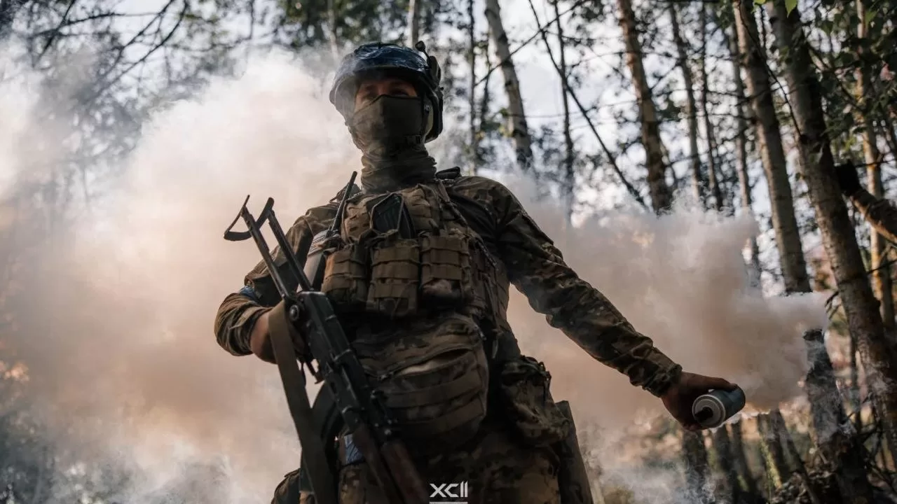 Український військовослужбовець під час виконання бойового завдання / Ілюстративне фото: Генштаб ЗСУ
