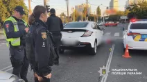 Поліцейські працюють на місці вбивства чоловіка на Люстдорфській дорозі в Одесі / Фото: Національна поліція України
