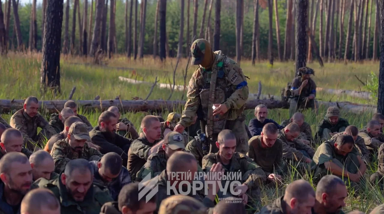 Пленные россияне во время контрнаступления "Вивальди" / Скриншот