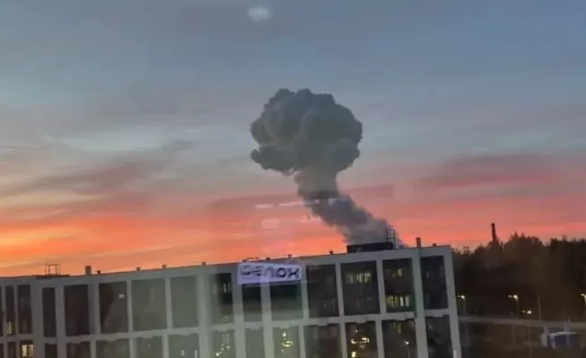 Дим від вибуху хімзаводі у місті Краснозаводськ Московської області / Фото: Exilenova+