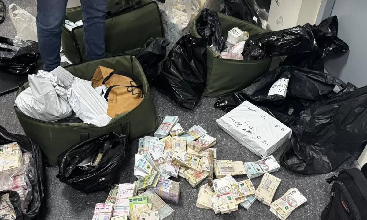 Вилучені гроші у незаконних обмінниках / Фото: БЕБ