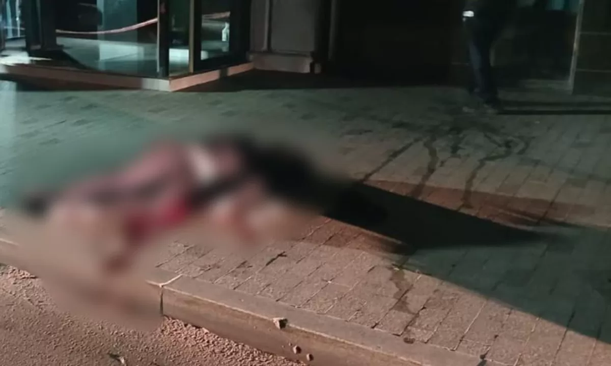 На тротуарі у центрі Харкова виявили тіло чоловіка: поліція відкрила справу про вбивство / Фото: Нацполіція