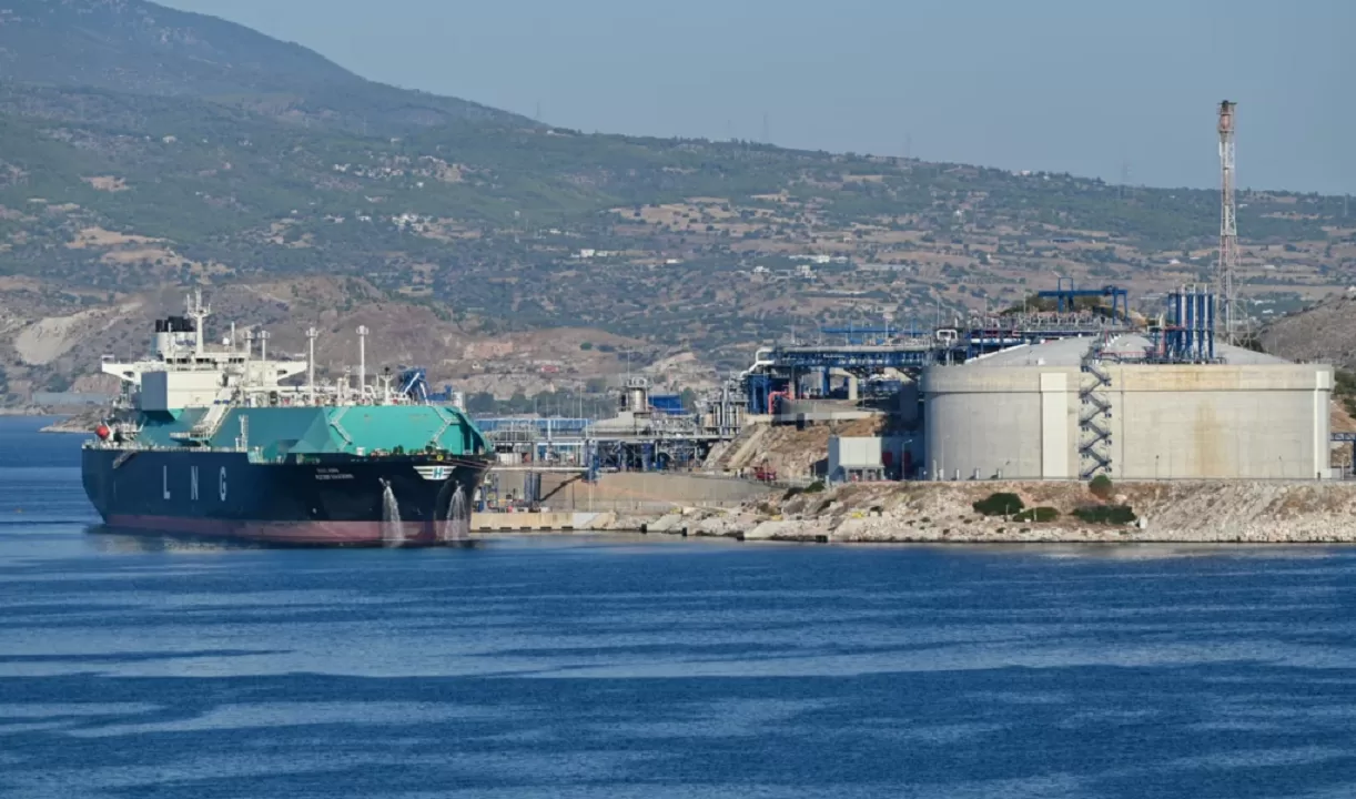Танкер зі скрапленим природним газом (LNG) біля газового термінала / Ілюстративне фото: Atlantic Council