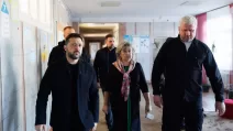President of Ukraine Volodymyr Zelenskyy during a visit to a school in Kyiv damaged by a Russian strike / Photo: Office of the President of Ukraine