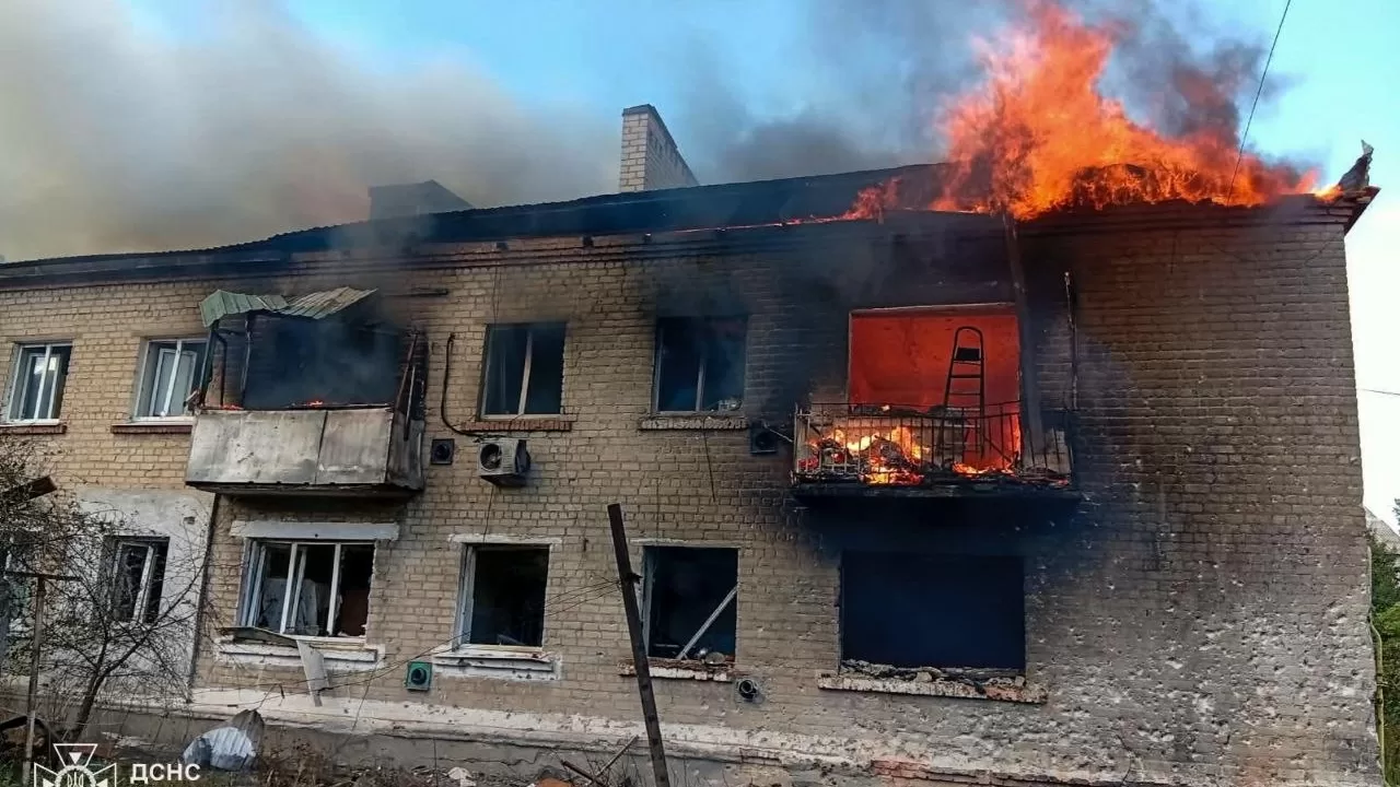Пошкоджений житловий будинок у селищі Шевченкове Куп’янського району після російської атаки безпілотника / Фото: ДСНС Харківщини