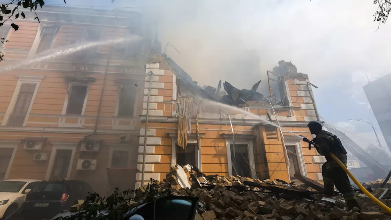 Наслідки російського удару по Києву / Фото: Sergey Dolzhenko/EPA/Shutterstock