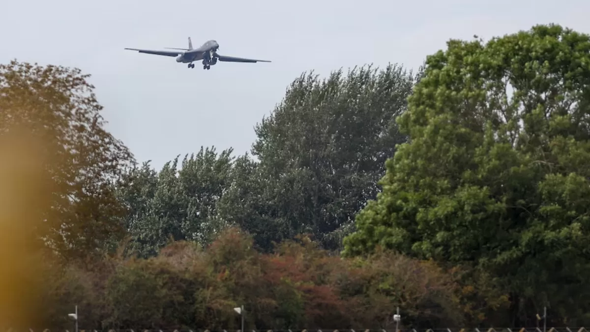 Бомбардировщик B-1B Lancer прибывает на авиабазу RAF Fairford, 29 сентября 2026 года / Фото: Reuters