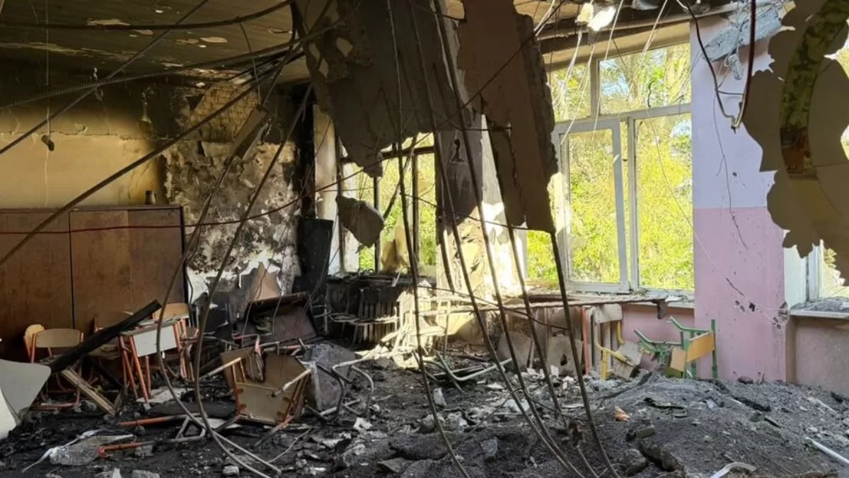 Школа в Україні лежить у руїнах після ракетного удару / Фото: UNOCHA