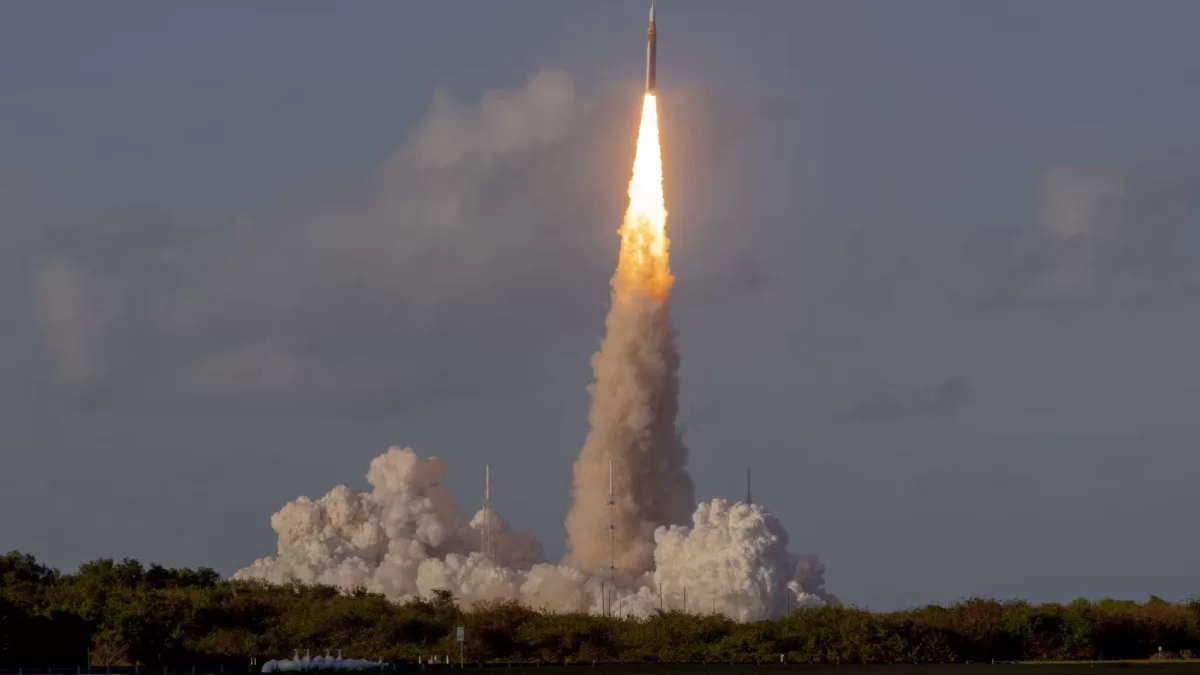 Запуск місії NASA Artemis II у Космічному центрі Кеннеді у Флориді у квітні. До 2028 року NASA планує вперше використати ядерну енергію для руху космічного апарата до Марса / Фото: NYT