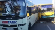 Три человека пострадали в ДТП с маршрутками в Киеве / Фото: Полиция Киева