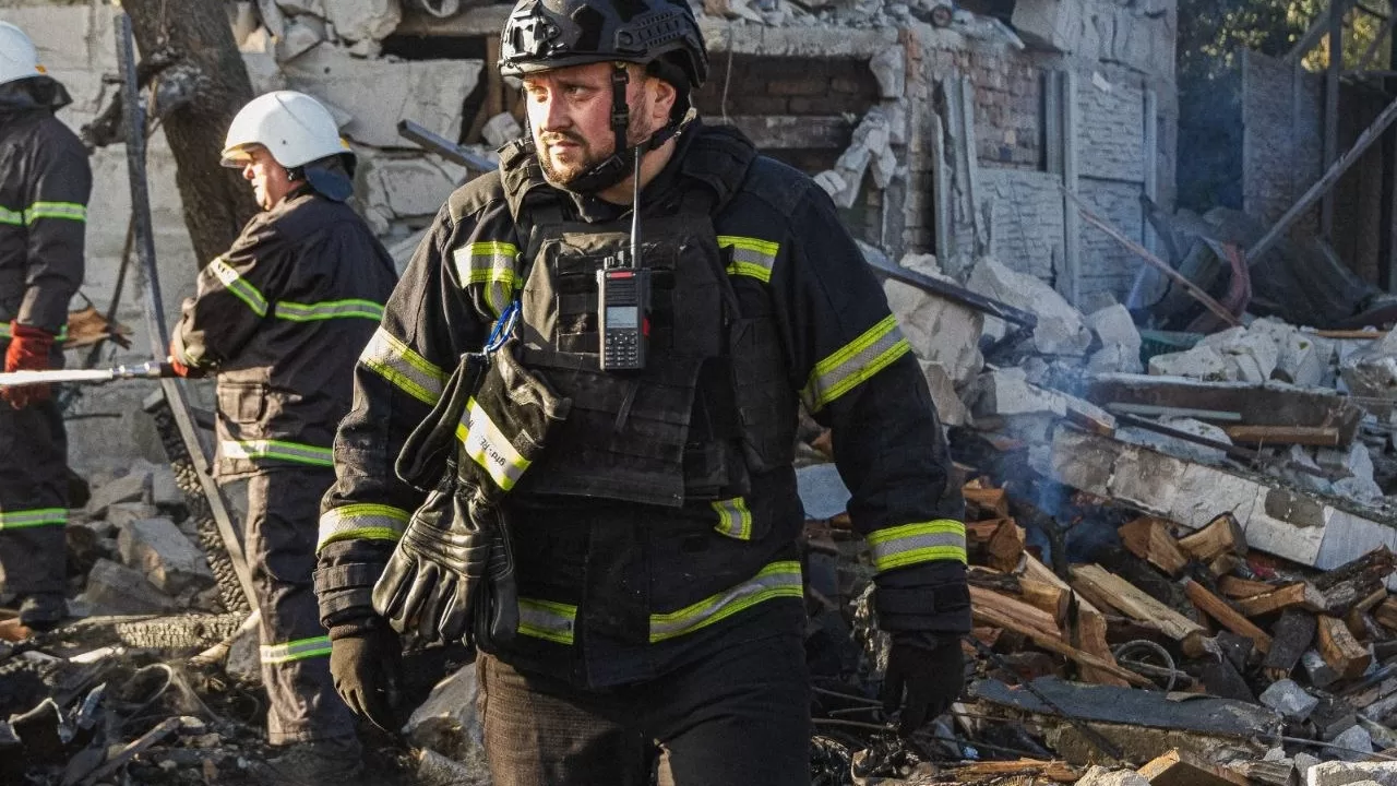Rescuers work at the site of a Russian strike / Illustrative photo: State Emergency Service of the Kharkiv region