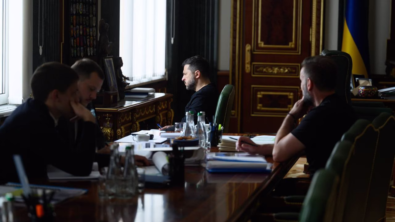 Zelenskyy held a conference call with government officials, military commanders and the heads of key services / Photo: t.me/V_Zelenskiy_official