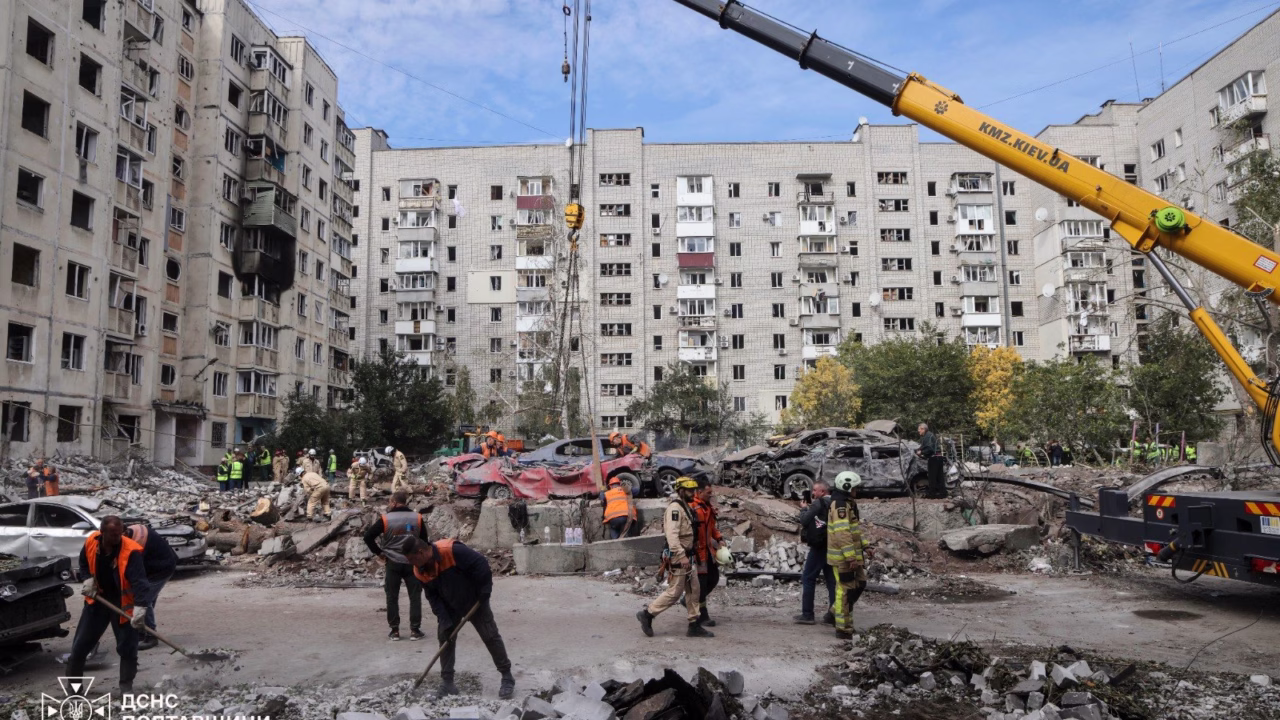 Последствия российского удара по жилому кварталу Кременчуга / Фото: ГСЧС Полтавской области
