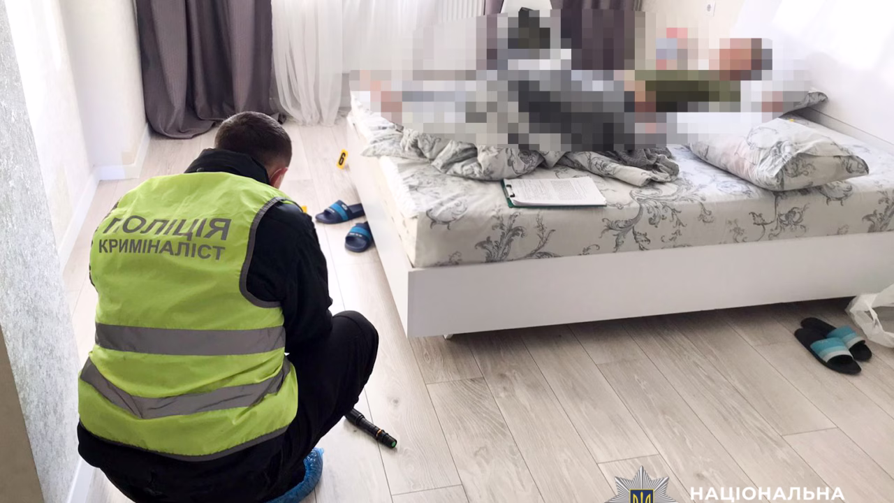 Слідчі на місці вбивства військового / Фото: Поліція Рівненщини