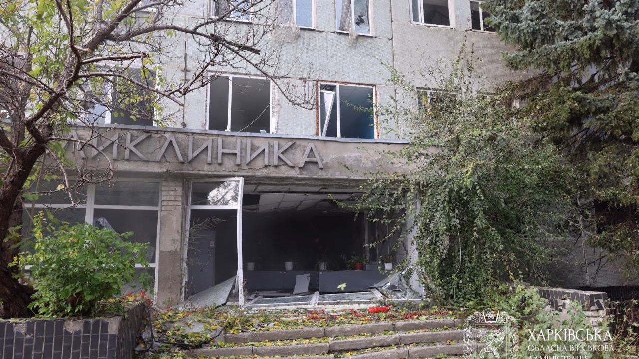 У Харкові росіяни атакували медзаклад: пожежа охопила три поверхи / Фото: Харківська ОВА