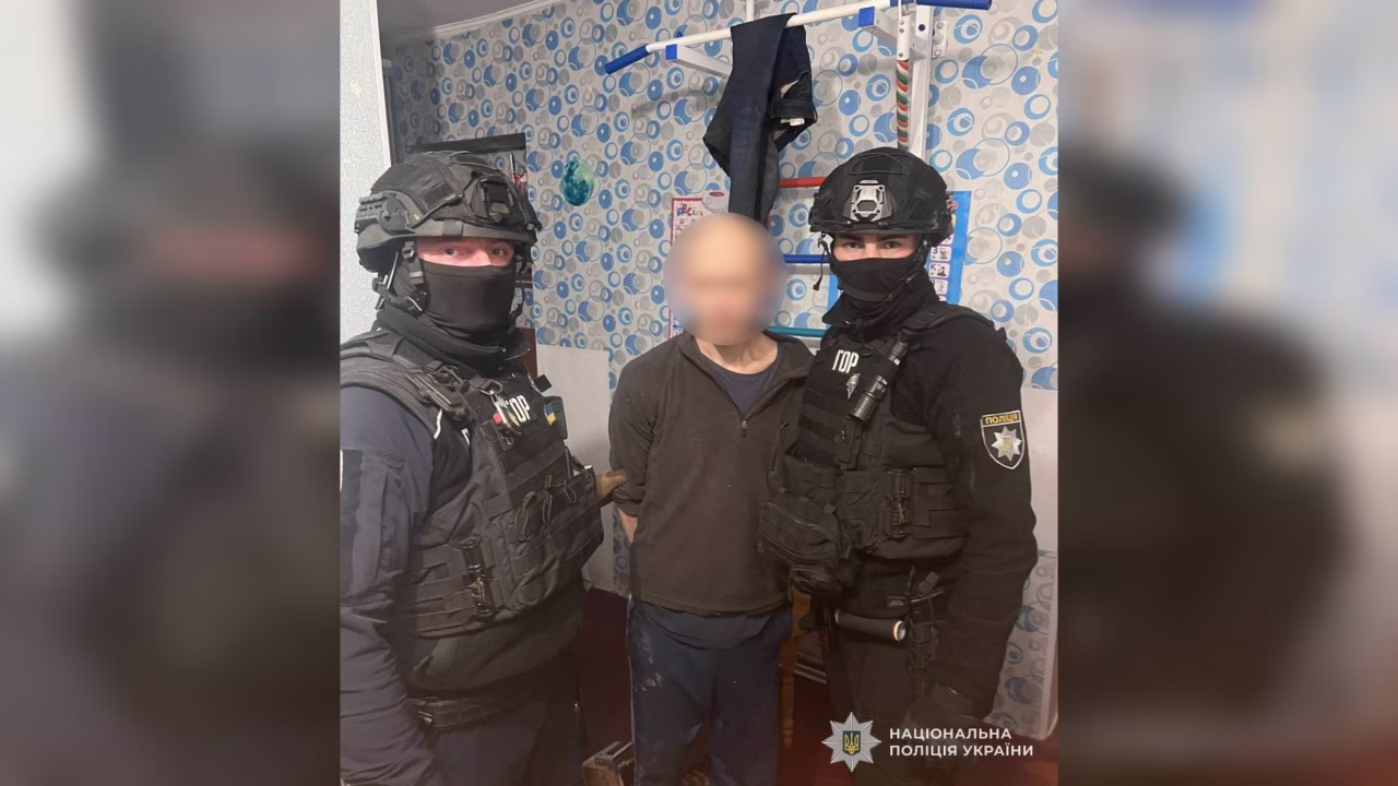 Правоохоронці затримали 47-річного чоловіка, підозрюваного у нападі на військовослужбовця ТЦК у Шептицькому / Фото: Національна поліція України 