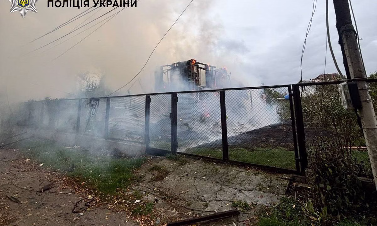 Пожар на месте удара по Киеву 12 октября / Фото: Полиция Киева