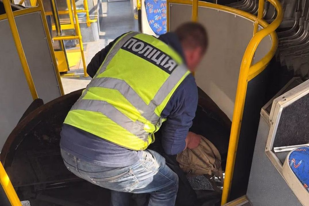 В Киеве пенсионерка забыла в транспорте сумку с более чем миллионом гривен и золотыми украшениями / Фото: Полиция Киева