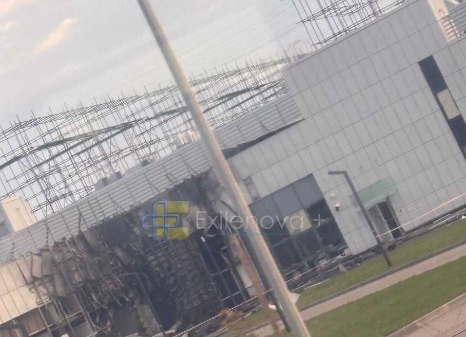Пошкоджена будівля дата-центру "Сбербанку" в Балаковому після атаки / Фото: Exilenova+