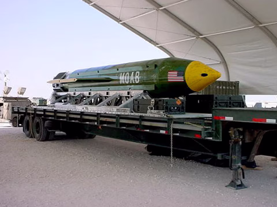 Найбільша неядерна бомба США GBU-43/B MOAB / Фото: Reuters