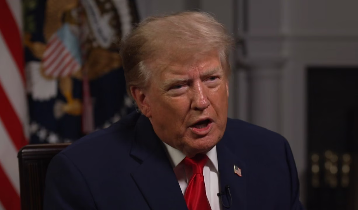 Президент США Дональд Трамп во время интервью Newsmax в Белом доме / Скриншот из видео Newsmax