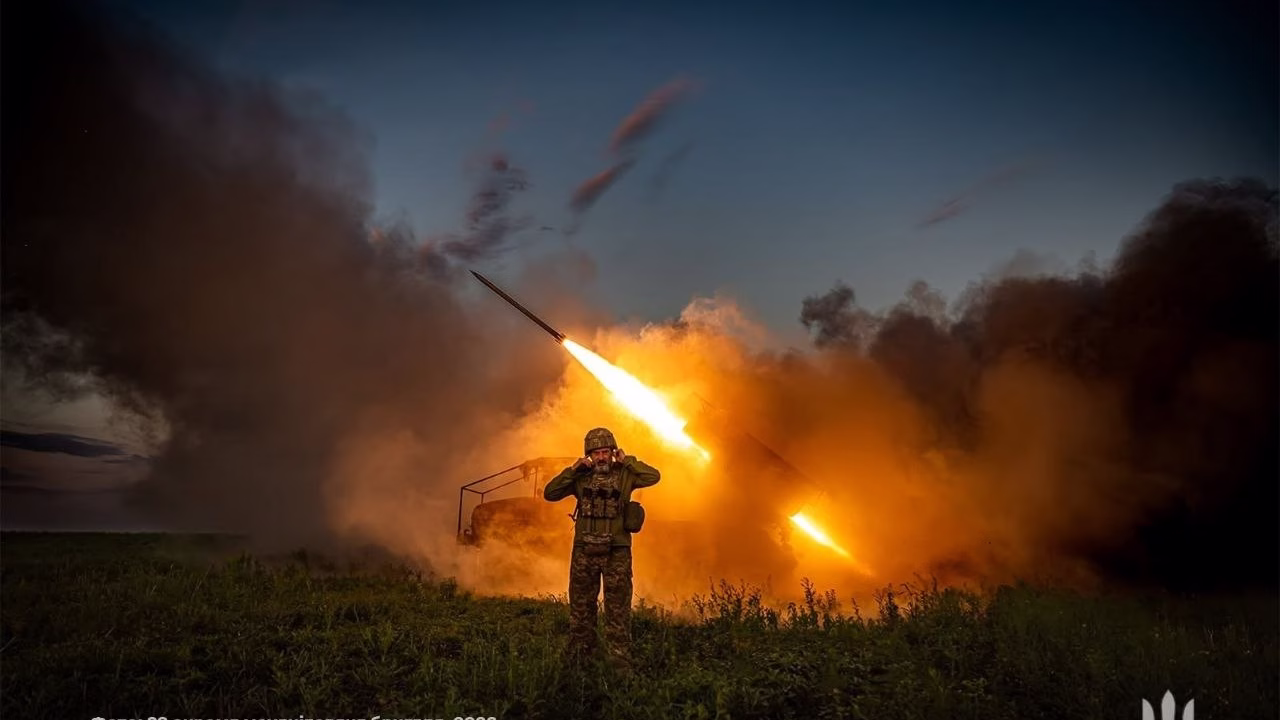 Украинские военные ведут огонь из реактивной системы залпового огня / Фото: 23-я отдельная механизированная бригада