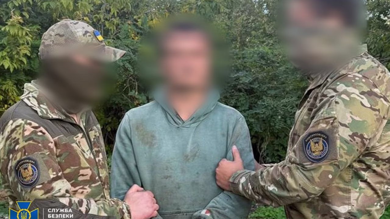 Затримання підозрюваного у співпраці з російською воєнною розвідкою / Фото: СБУ