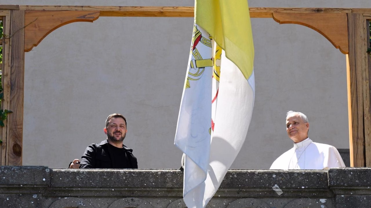 Папа Римский Лев XIV и президент Украины Владимир Зеленский во время аудиенции в Кастель-Гандольфо, июль 2025 года / Фото: Vatican Media
