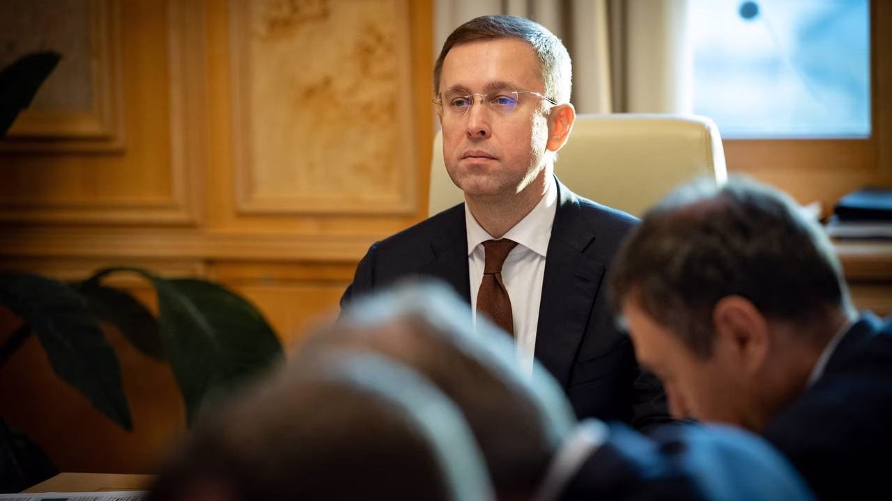 Прем'єр-міністр Сергій Корецький під час наради щодо детінізації економіки / Фото: t.me/Koretskyi_official