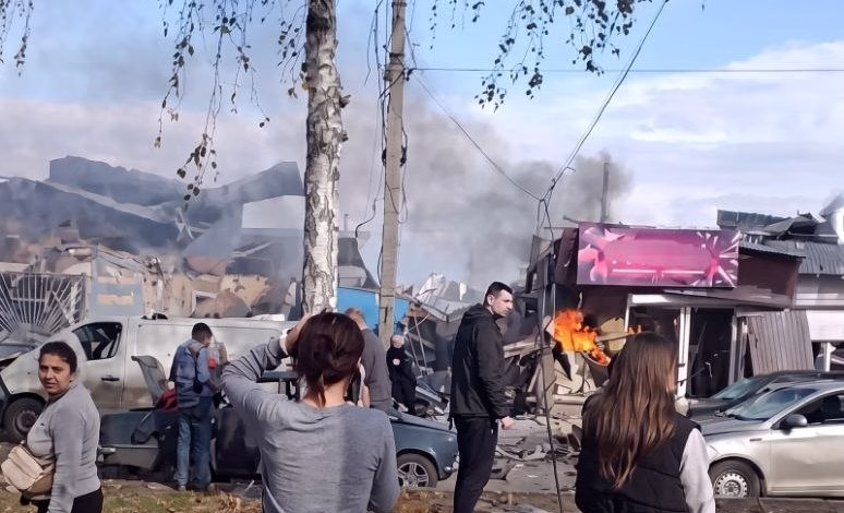Двоє людей загинули внаслідок удару по ринку на Харківщині 22 жовтня / Фото: Лозівська міська рада