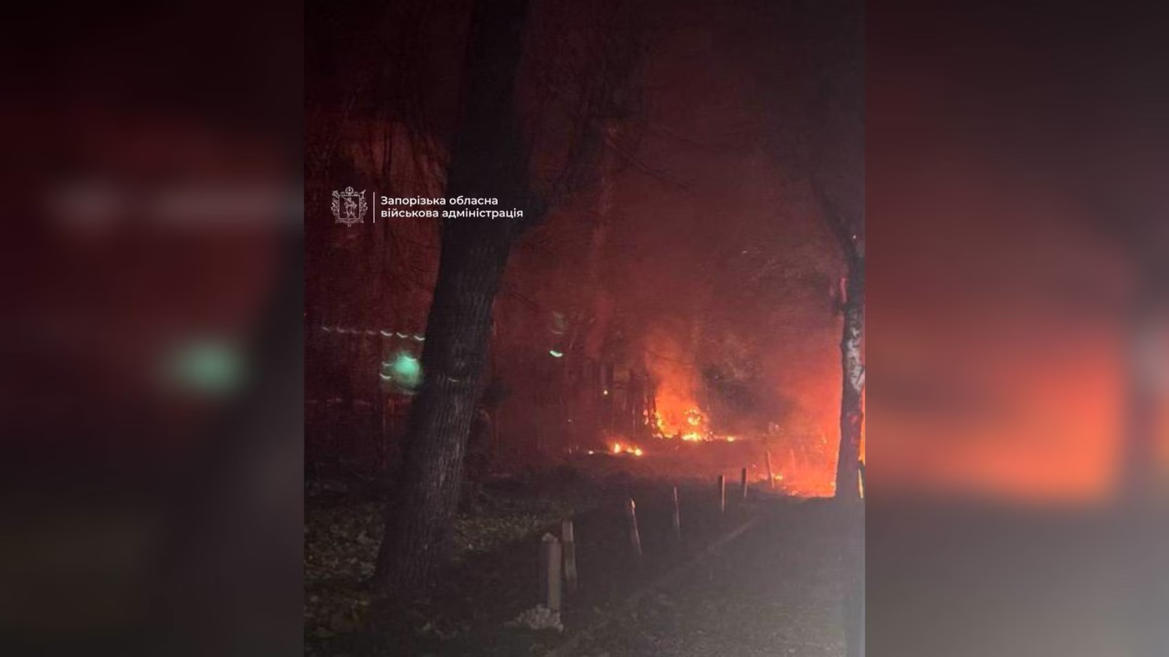 Пожар после российского удара по Запорожью / Фото: Запорожская ОВА