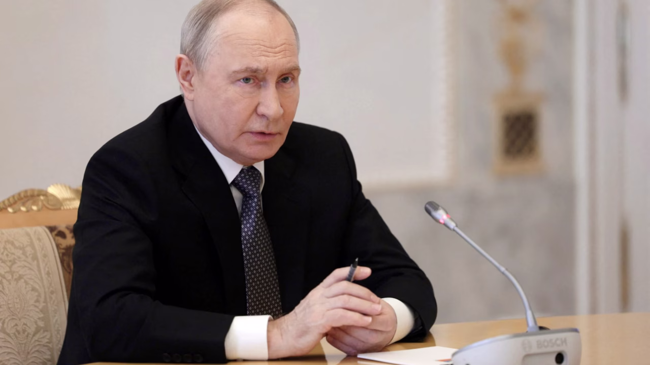 Володимир Путін, схоже, готовий відновити переговори, але лише на умовах, що передбачають поступки на користь Росії / Фото: Gavriil Grigorov, Reuters