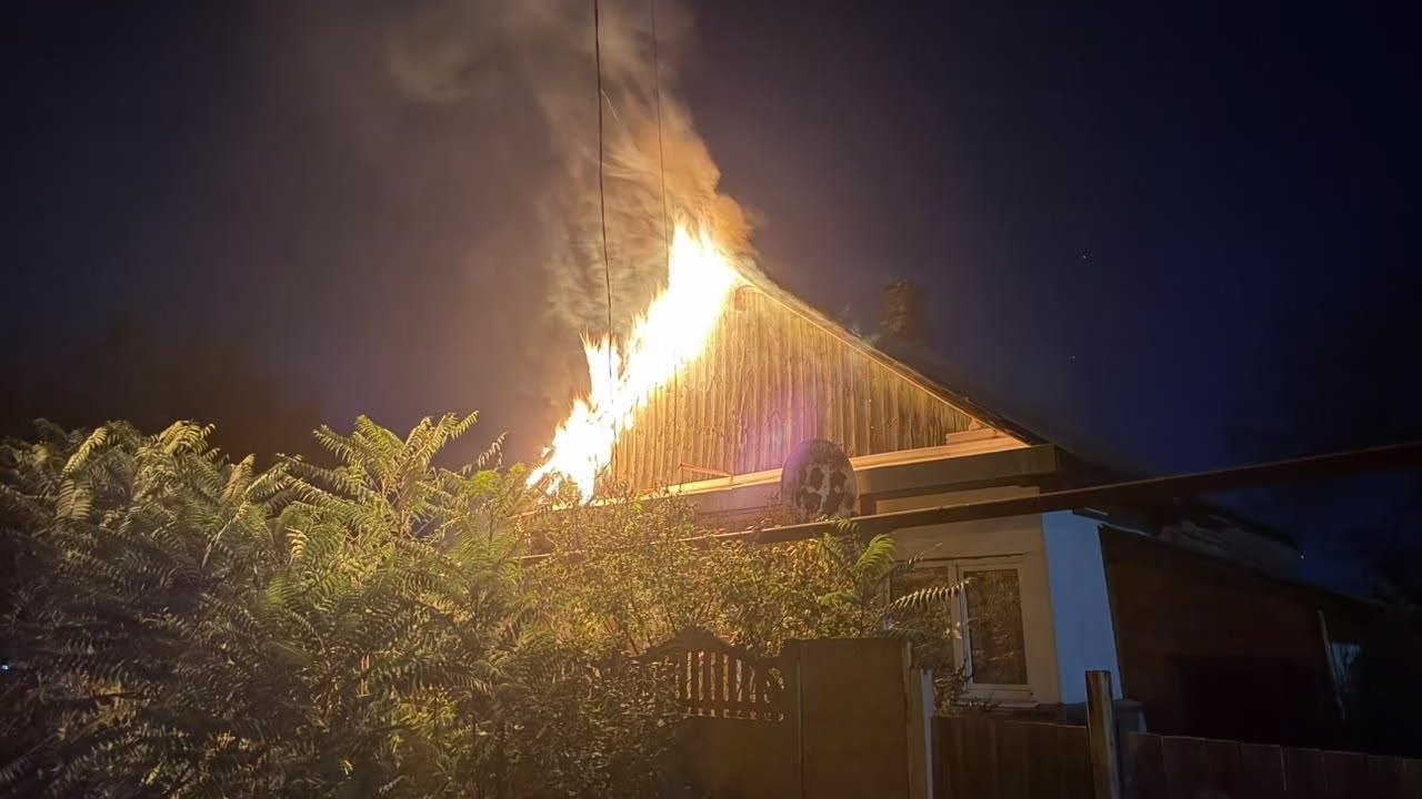 A fire at a residential building in Donetsk Oblast following a Russian attack / Photo: Vadym Filashkin / Telegram