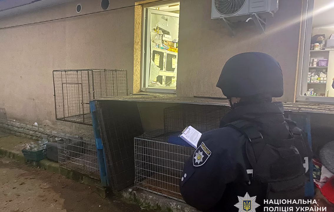У Чернігові внаслідок удару РФ пошкоджено центр стерилізації тварин / Фото: Поліція Чернігівщини