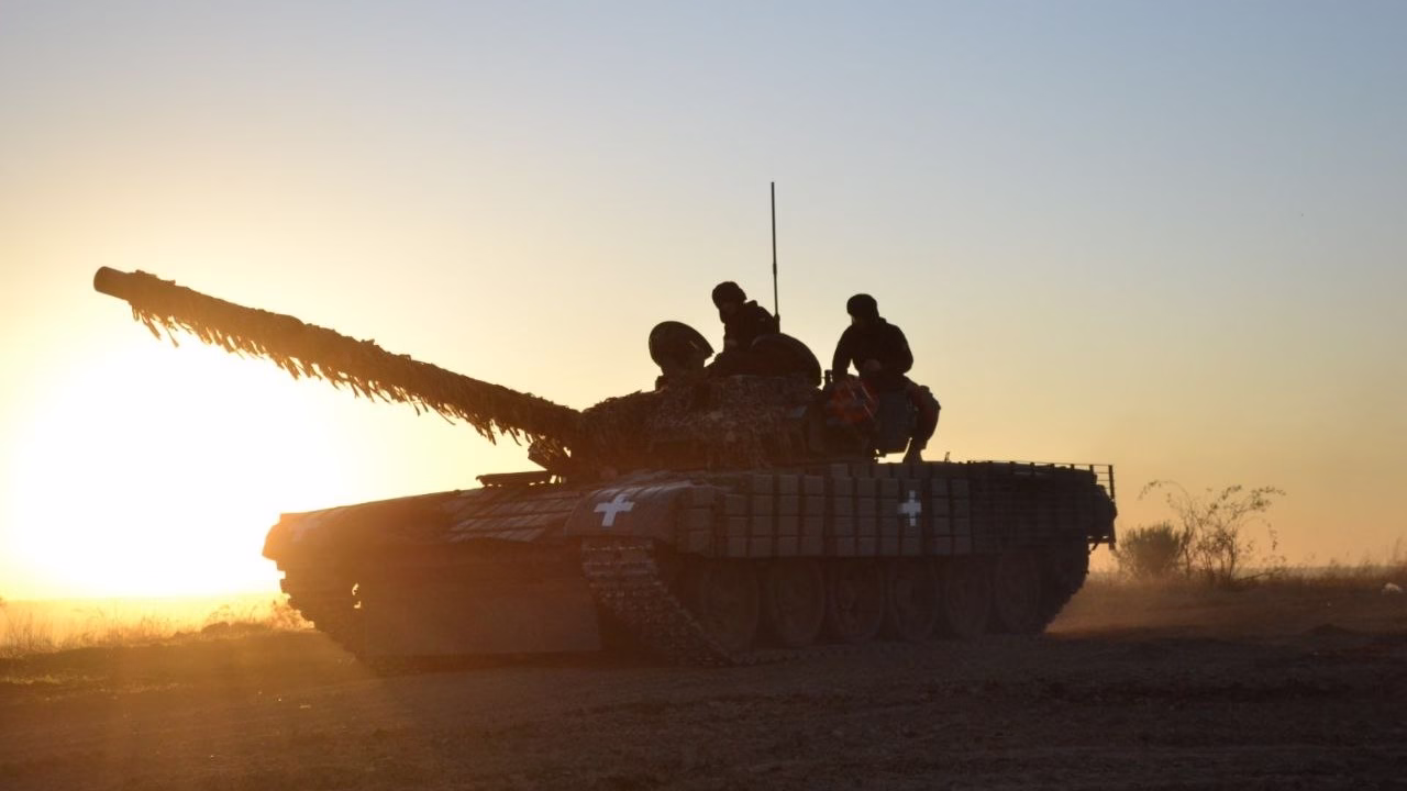 Український танк під час виконання бойового завдання / Фото: Генеральний штаб ЗСУ