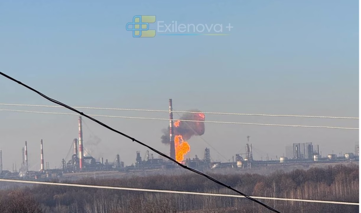 Пожежа на нафтопереробному комплексі в Уфі після атаки дронів / Фото: Exilenova+